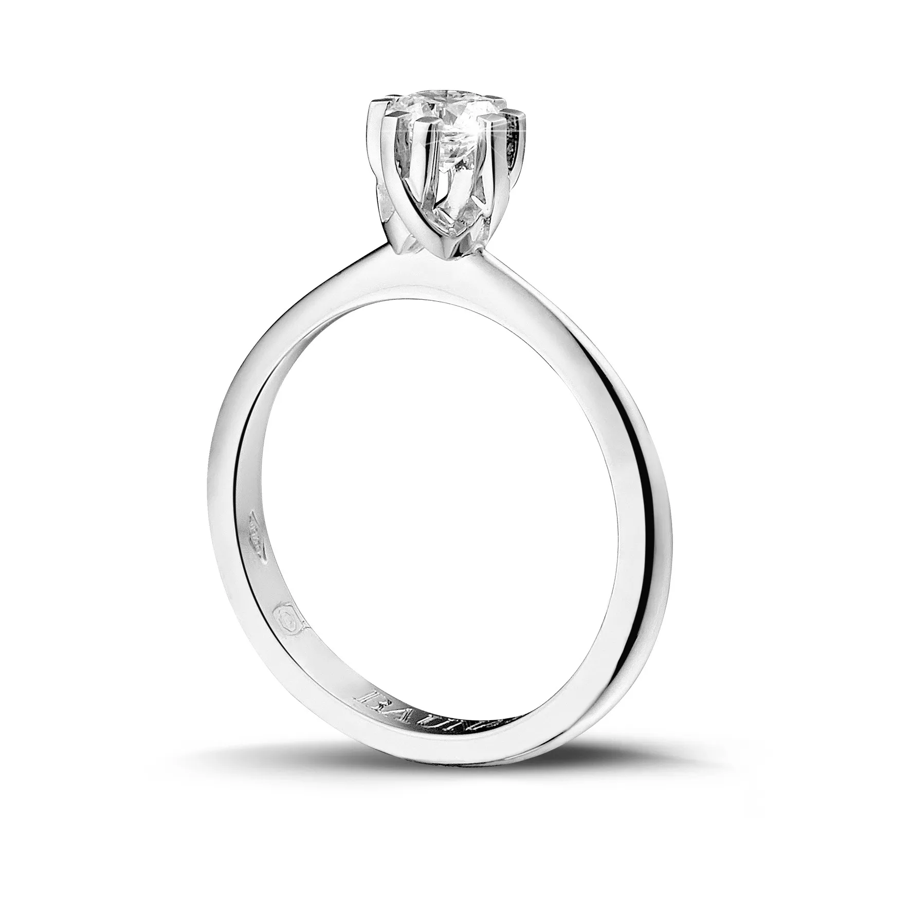 0.70 quilates anillo solitario diamante diseño en platino con ocho garras 