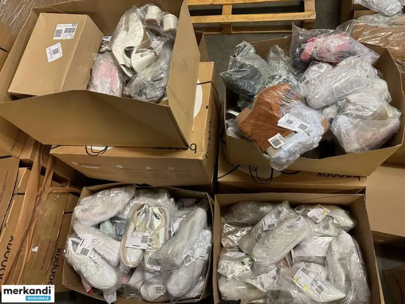 4 € por par en un conjunto de zapatos con una variedad de modelos y tamaños, que incluyen caja mixta, paleta remanente, zapatos 
