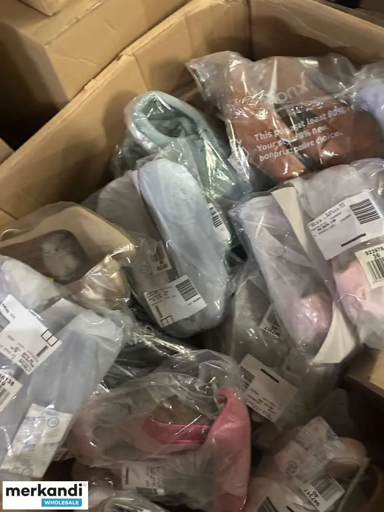 4 € por par en un conjunto de zapatos con una variedad de modelos y tamaños, que incluyen caja mixta, paleta remanente, zapatos 