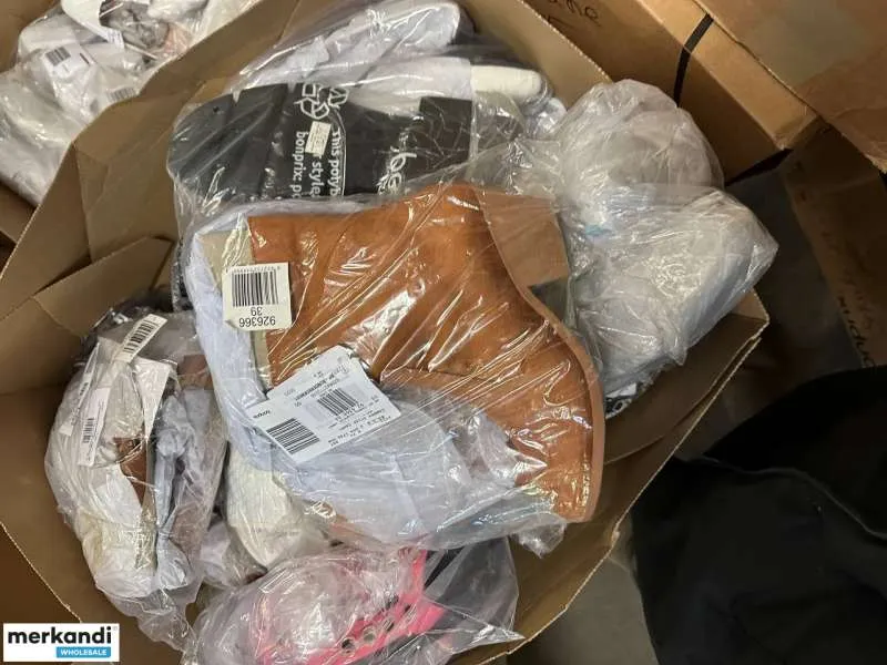 4 € por par en un conjunto de zapatos con una variedad de modelos y tamaños, que incluyen caja mixta, paleta remanente, zapatos 
