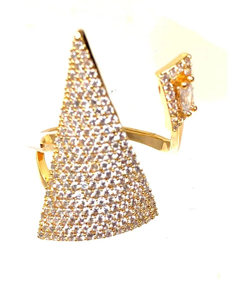 ANILLOS DORADOS DE DISEÑO CON EL QUE DERROCHAR ESTILAZO