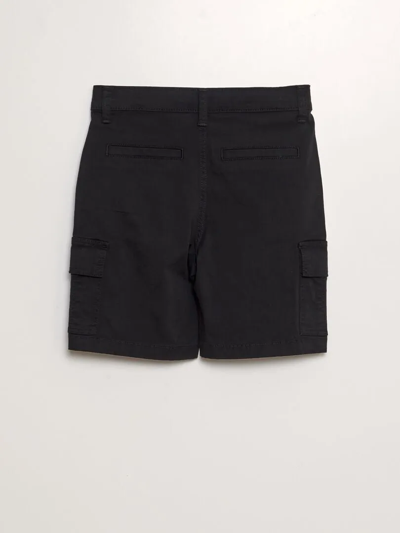 BERMUDAS RECTAS CON CINTURA AJUSTABLE Y BOLSILLOS  NEGRO