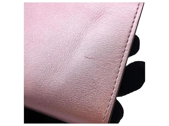 Billetera Fendi de tres pliegues en rosa 