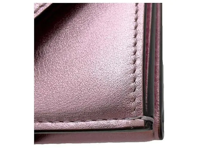 Billetera Fendi de tres pliegues en rosa 