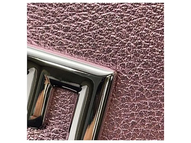 Billetera Fendi de tres pliegues en rosa 