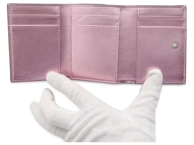 Billetera Fendi de tres pliegues en rosa 