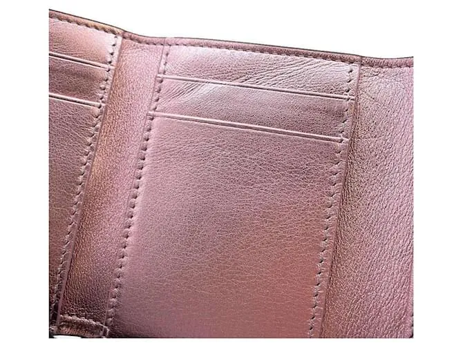 Billetera Fendi de tres pliegues en rosa 