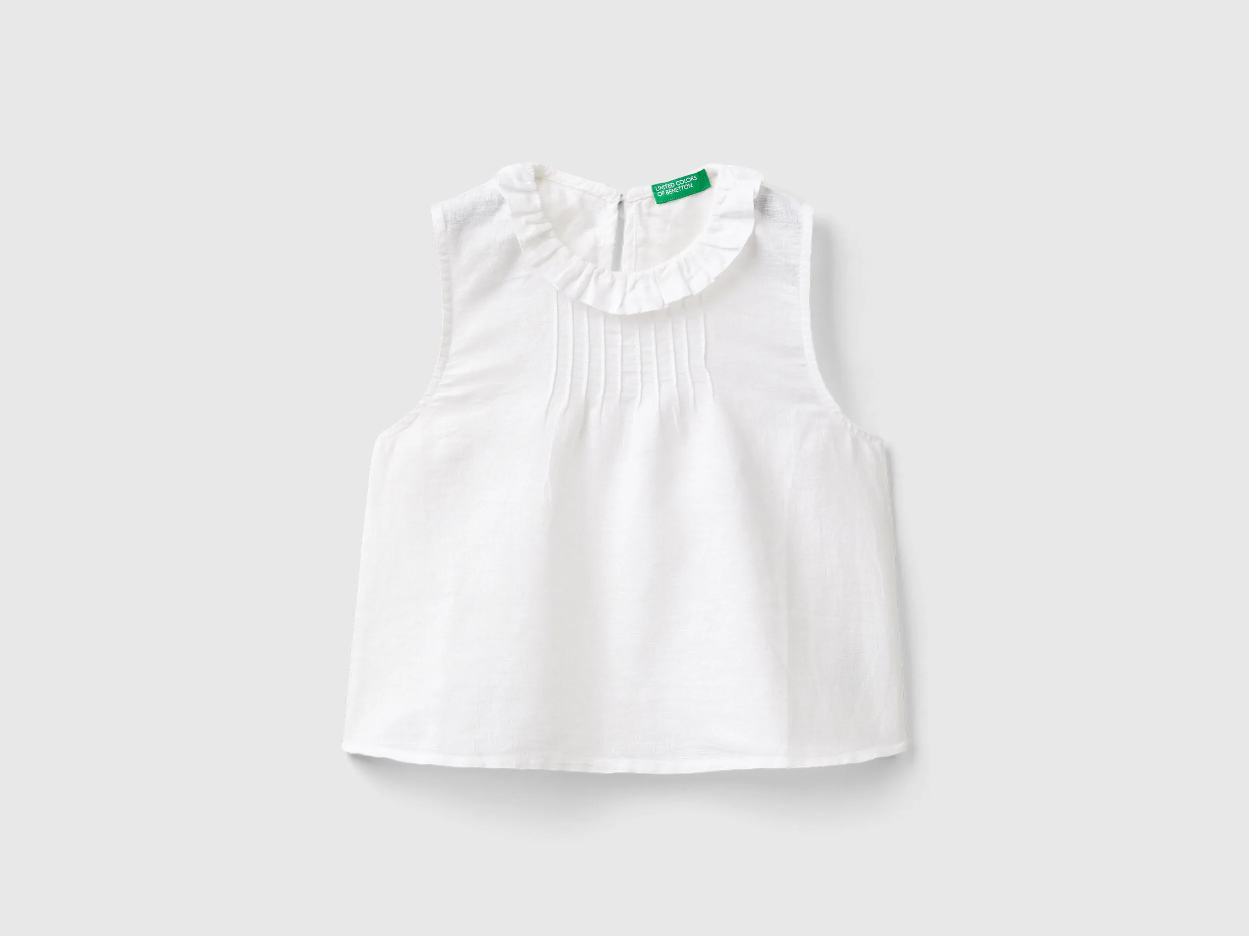 Blusa con cuello con volantes