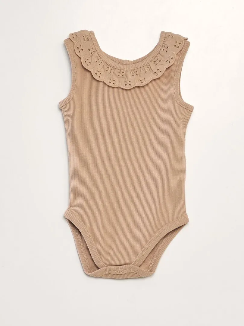 BODY DE CANALé CON CUELLO BORDADO  BEIGE