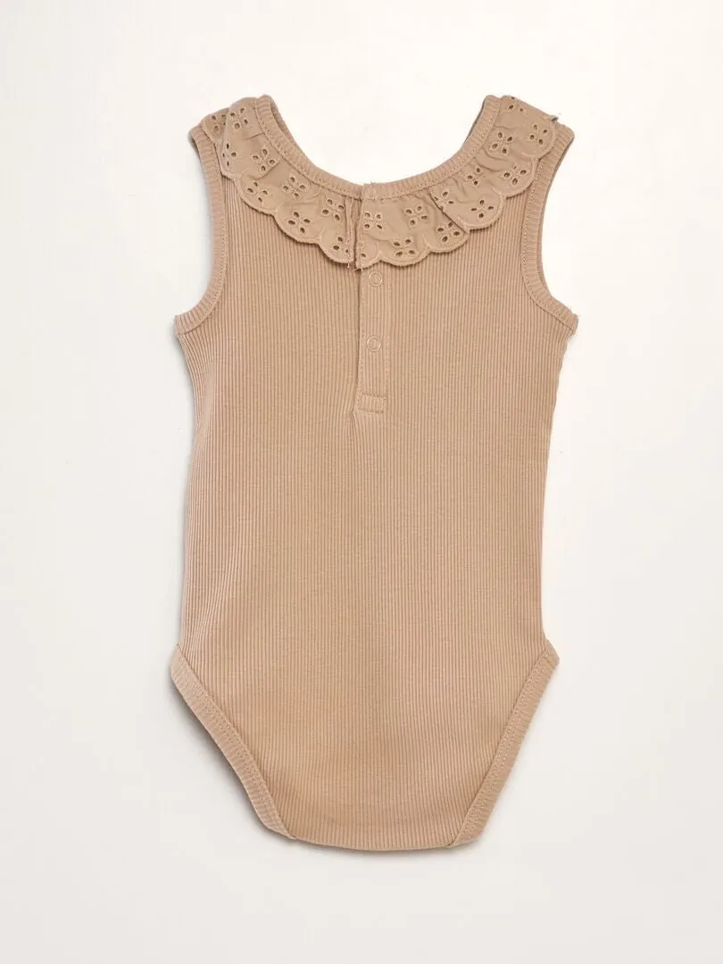 BODY DE CANALé CON CUELLO BORDADO  BEIGE