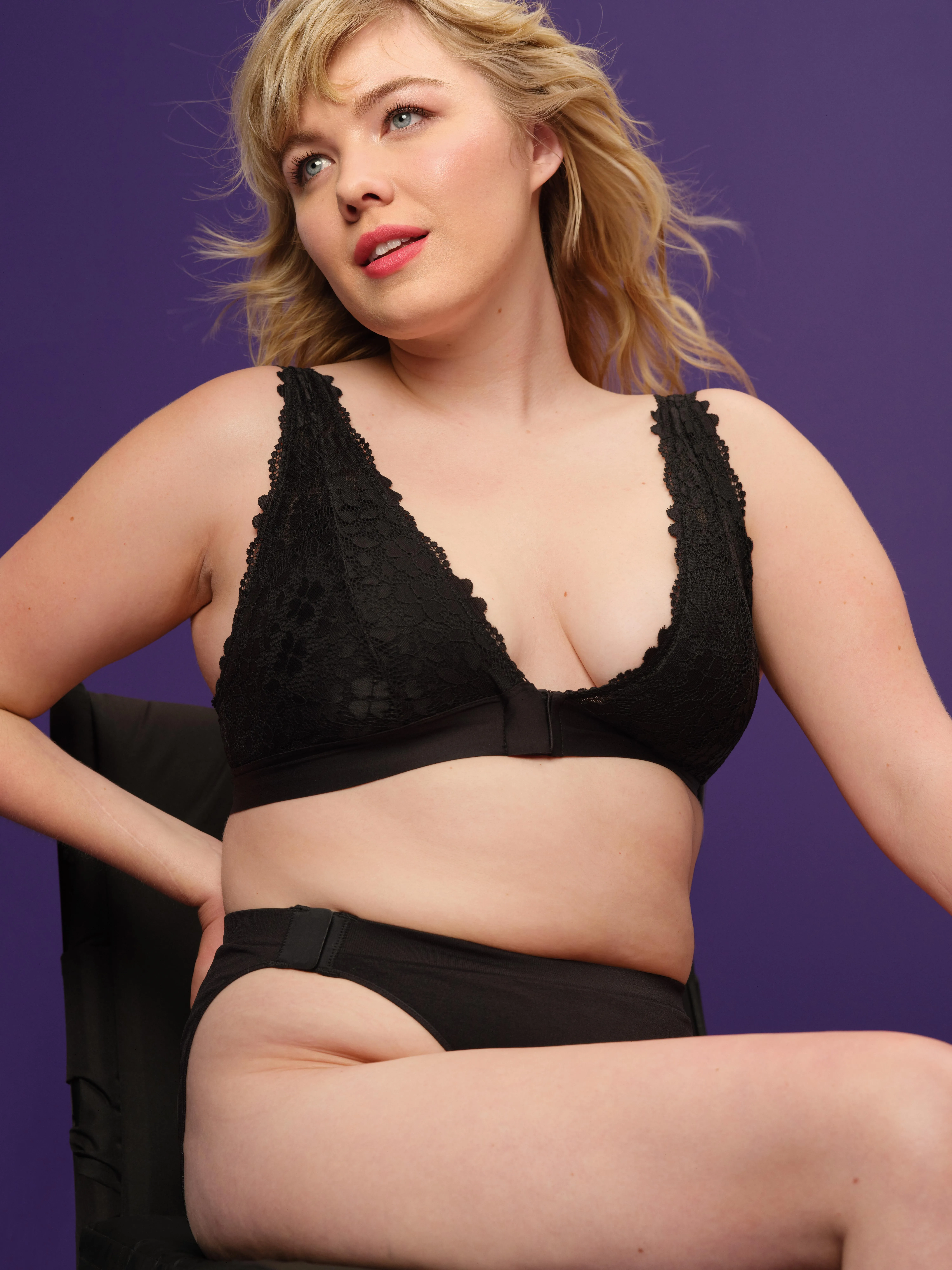 Bralette de encaje adaptable con escote profundo