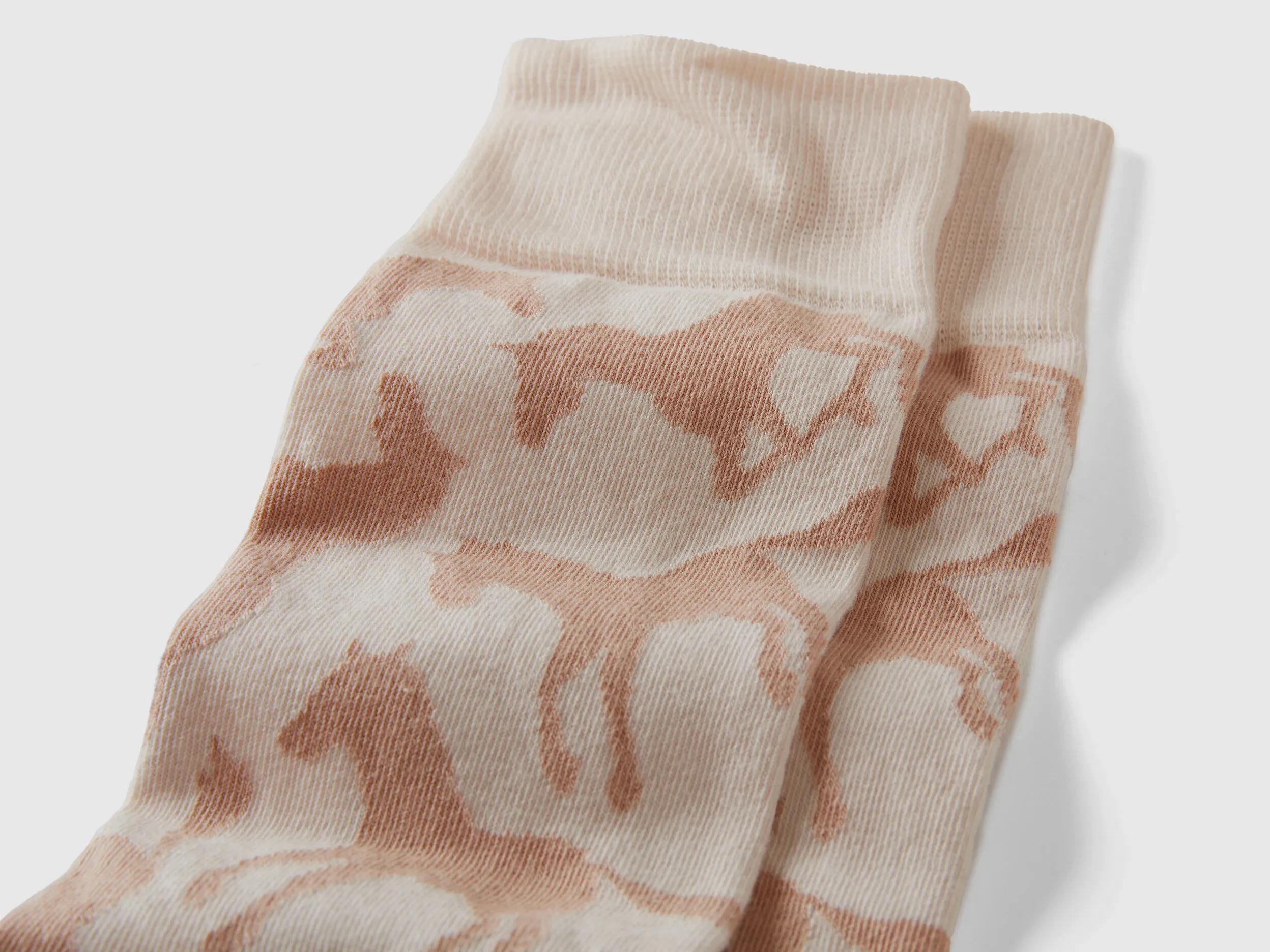 Calcetines largos rosas con caballos
