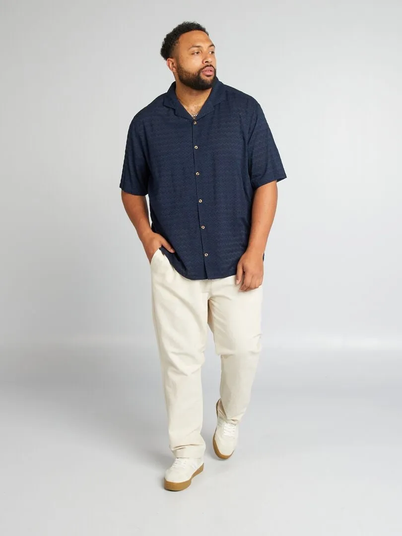 CAMISA CON MOTIVOS EN RELIEVE  AZUL