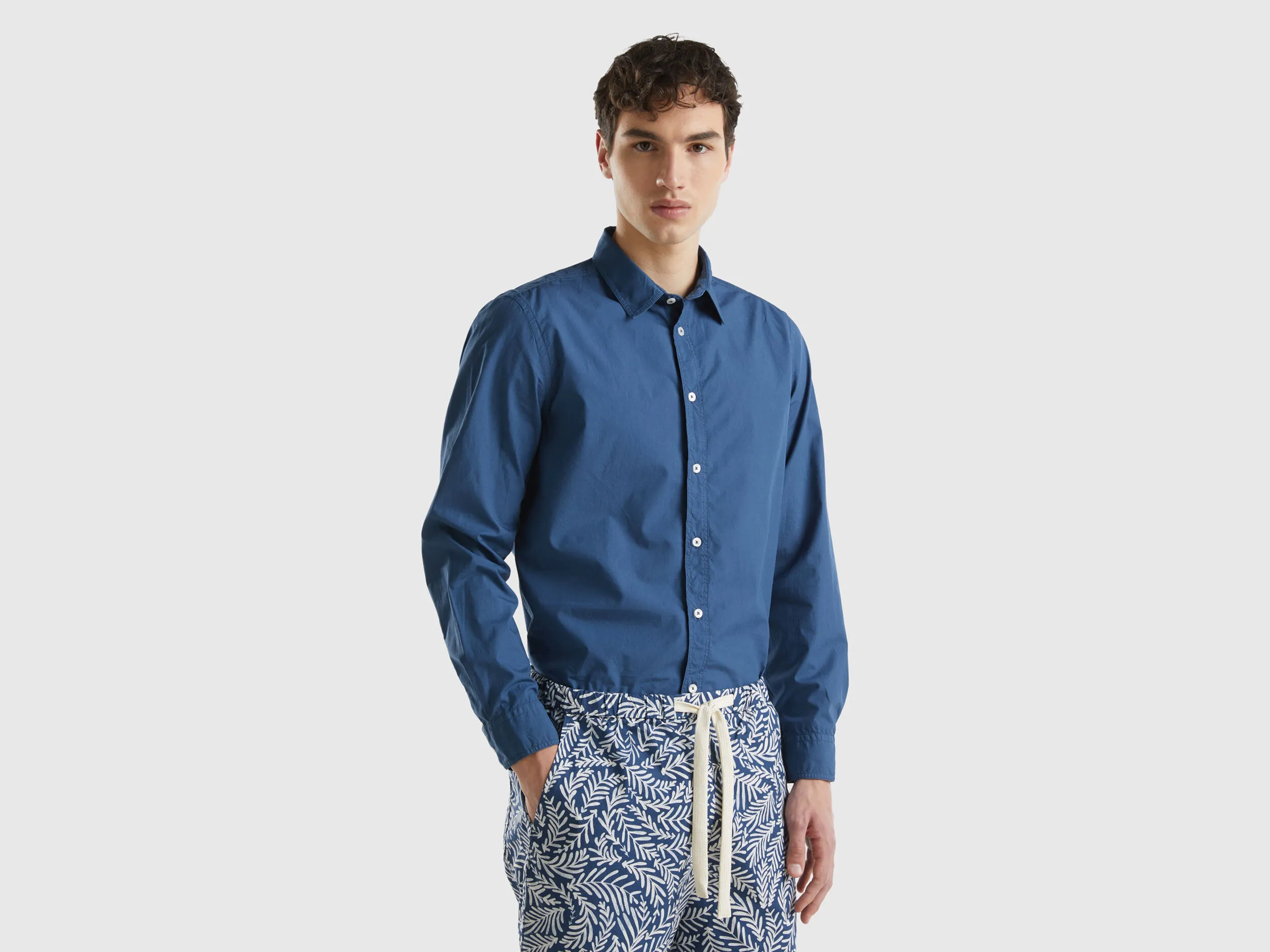 Camisa slim fit de 100 % algodón