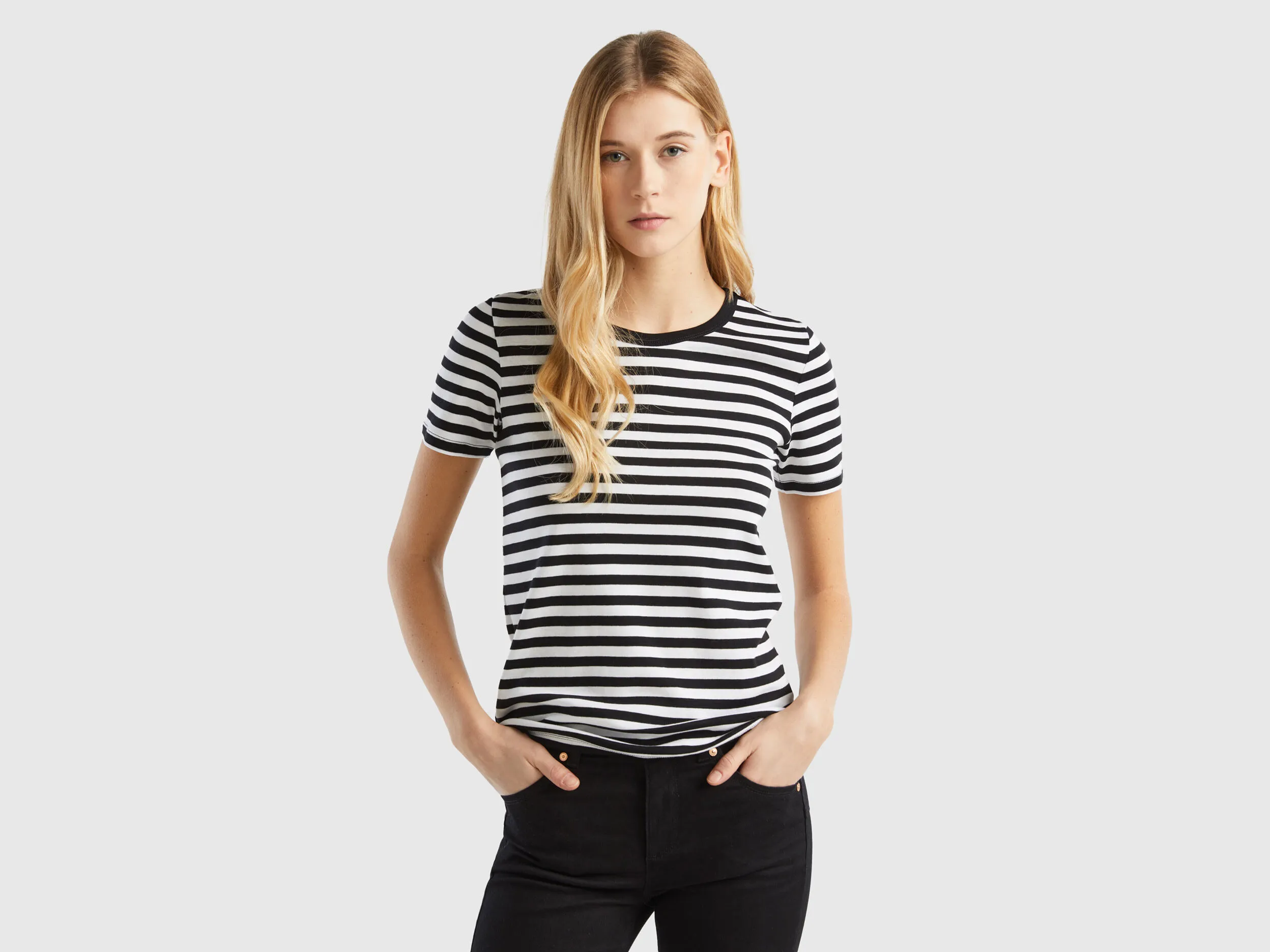 Camiseta de cuello redondo a rayas