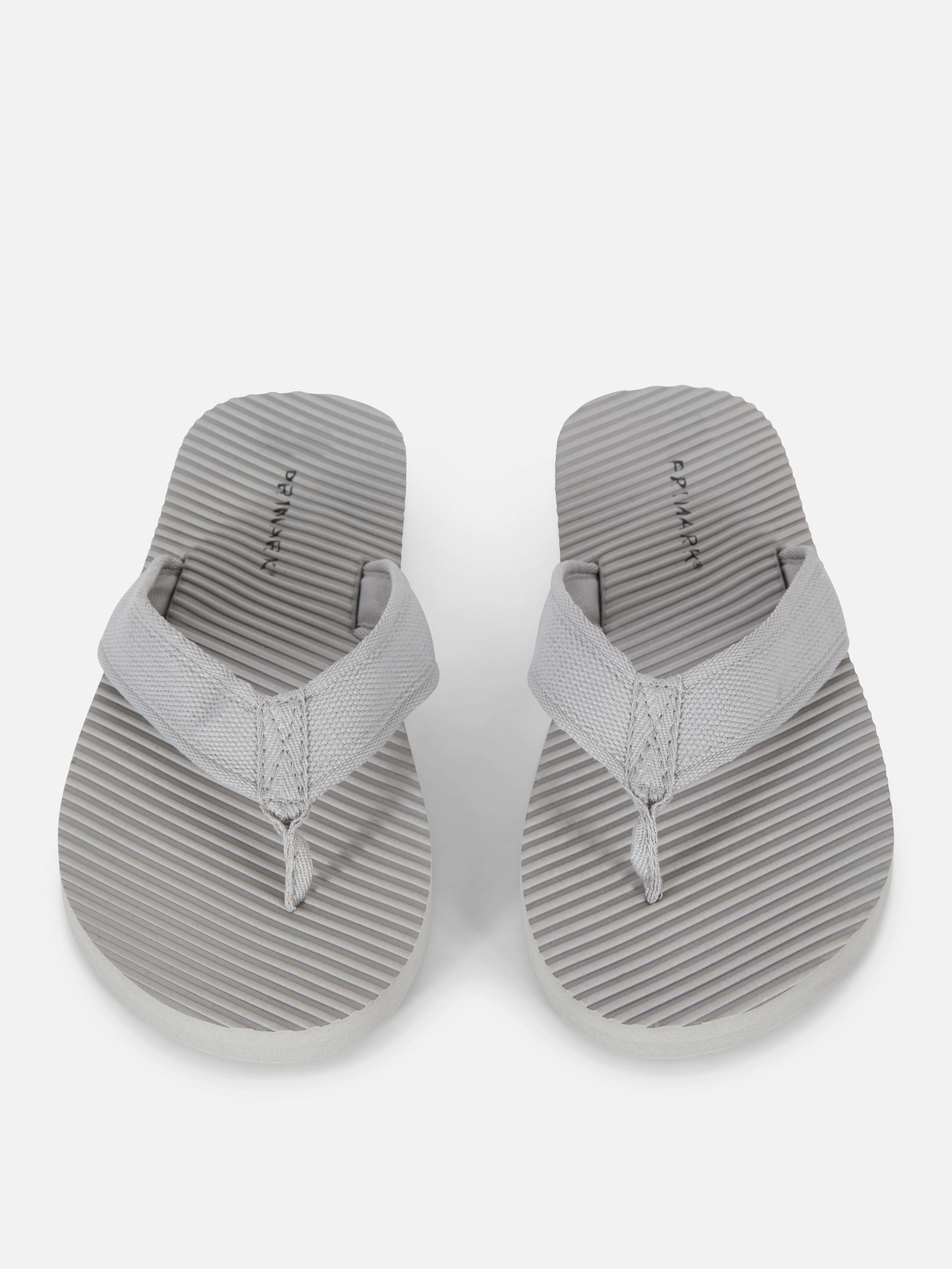 Chanclas con textura