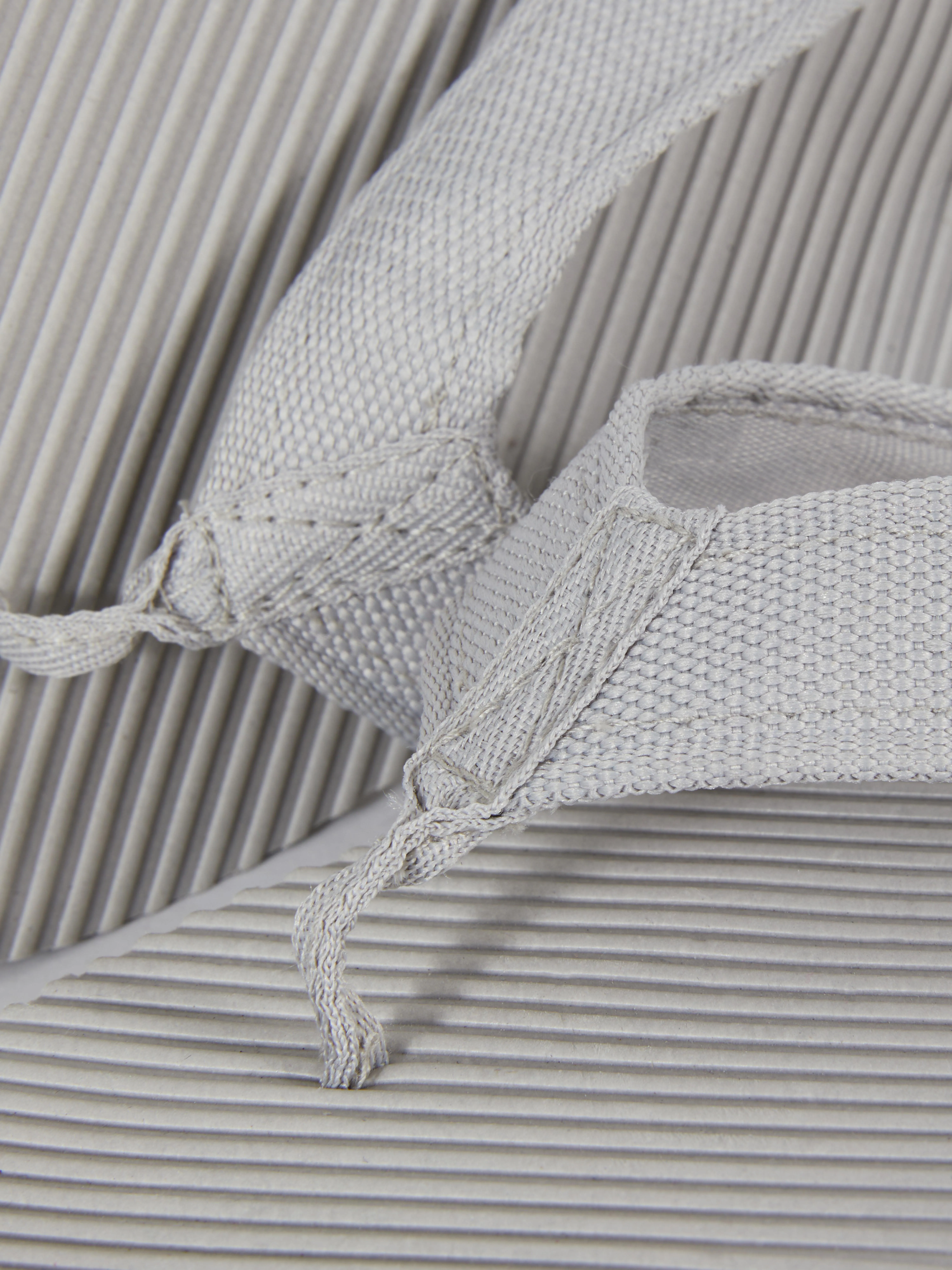 Chanclas con textura