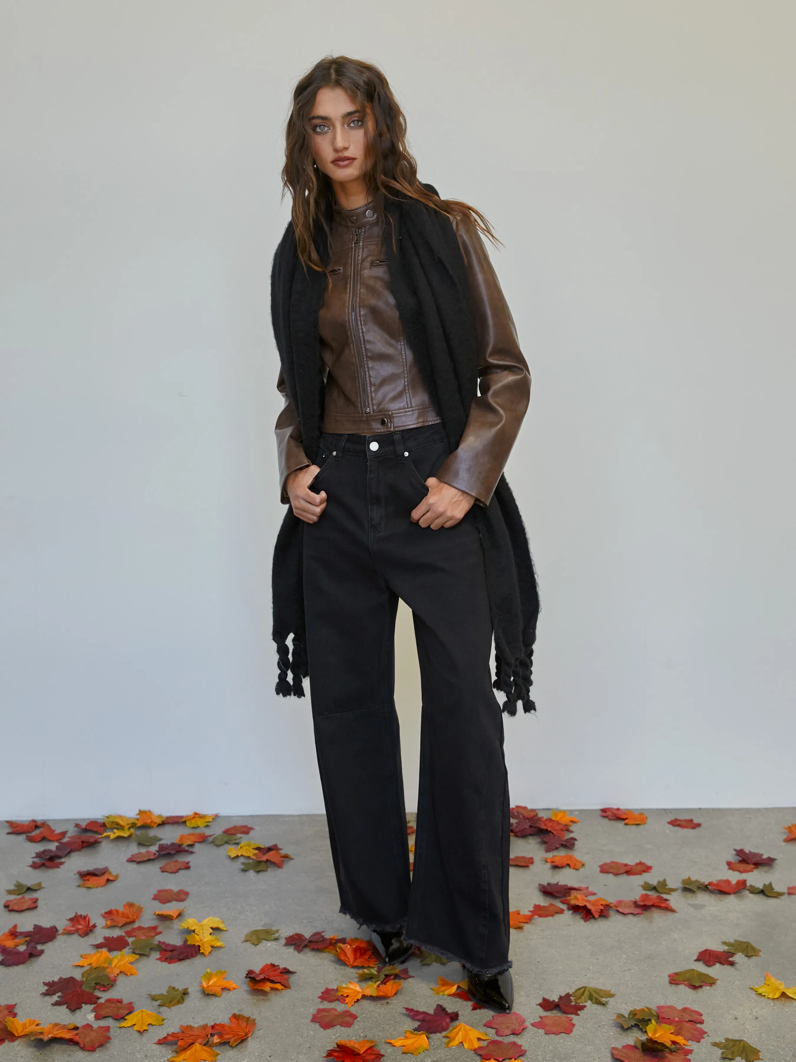 Chaqueta biker de cuero sintético con cuello alto y cremallera