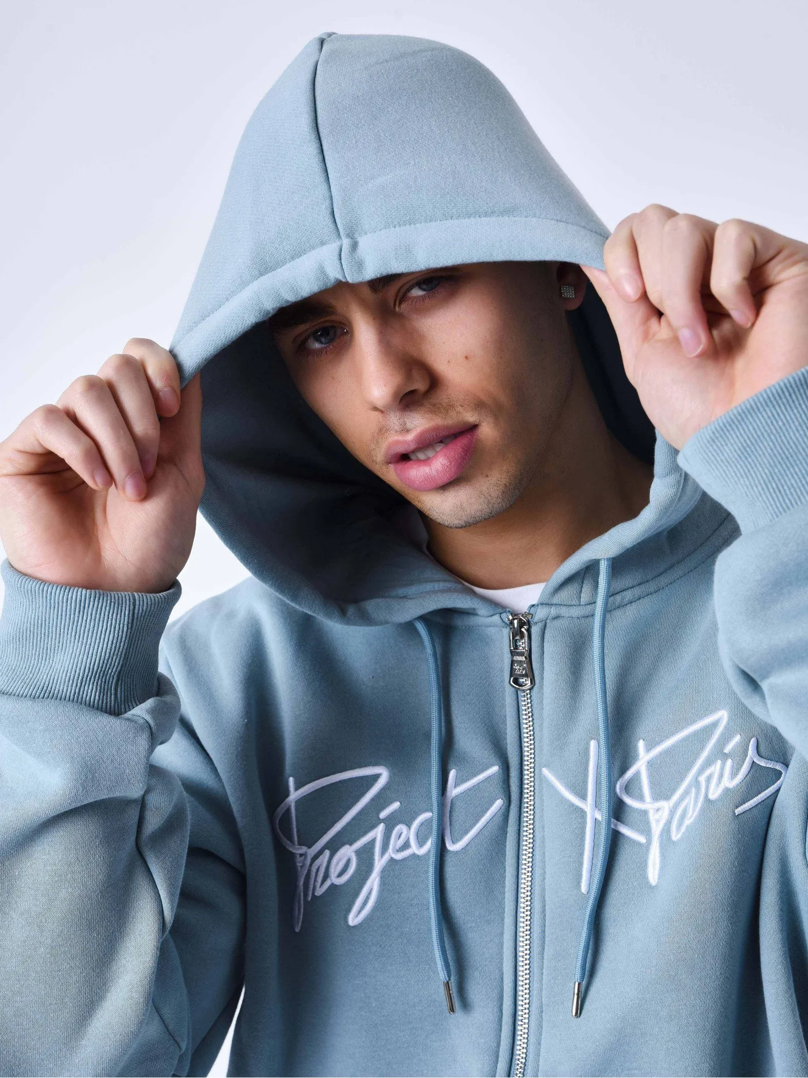 Chaqueta con cremallera y capucha Origin con bordado
