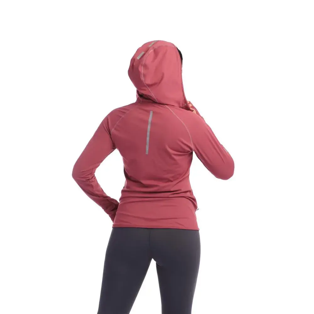 Chaqueta deportiva con cierre y capucha