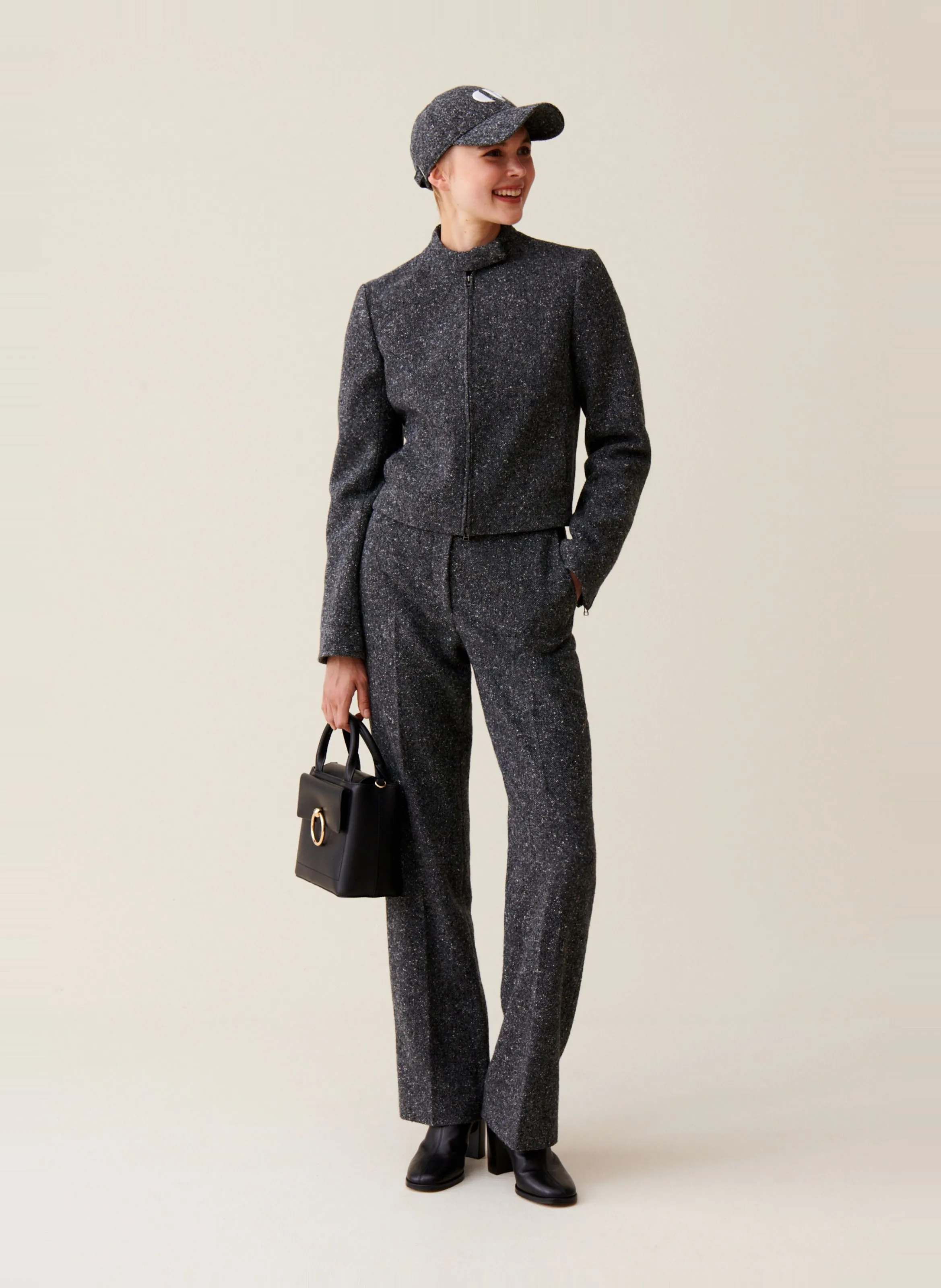 Chaqueta recta con cuello alto en gris