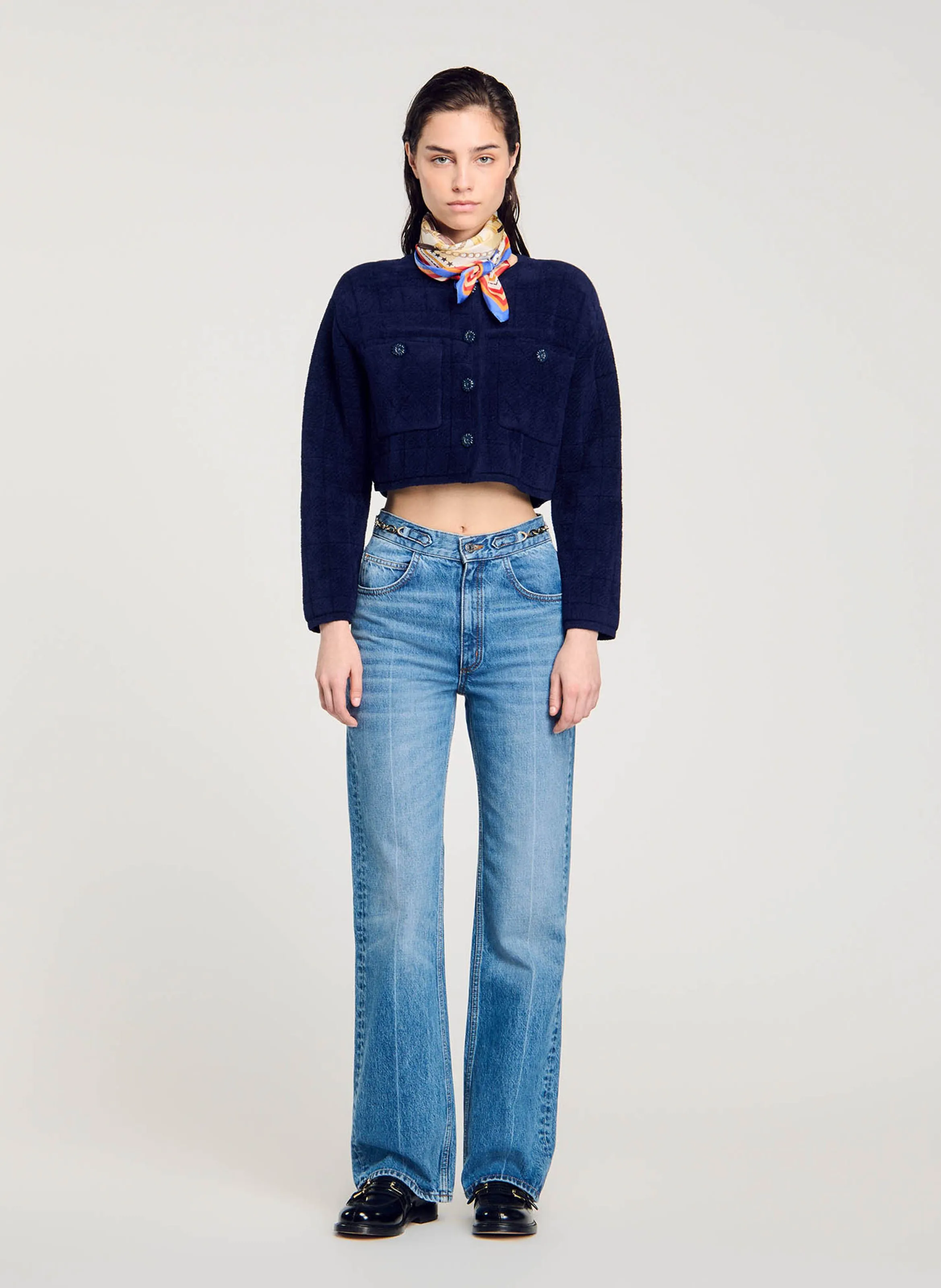 Chaqueta recta de punto con cuello redondo. en azul