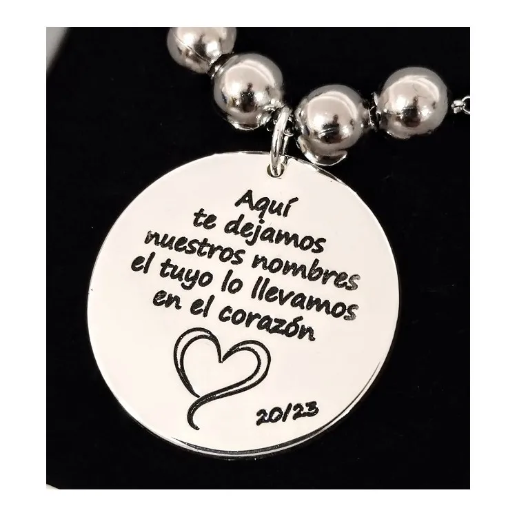 Colgantes para profesoras con firmas manuscritas y su diseño. (Cadena incluida)