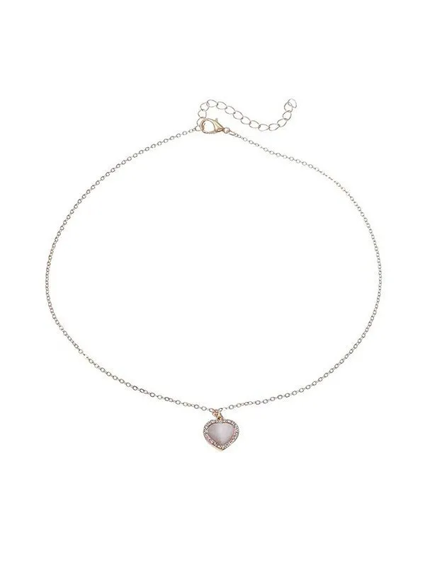 Collar con colgante de corazón con borde de diamantes de imitación