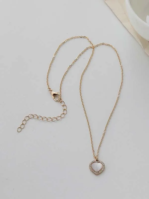 Collar con colgante de corazón con borde de diamantes de imitación