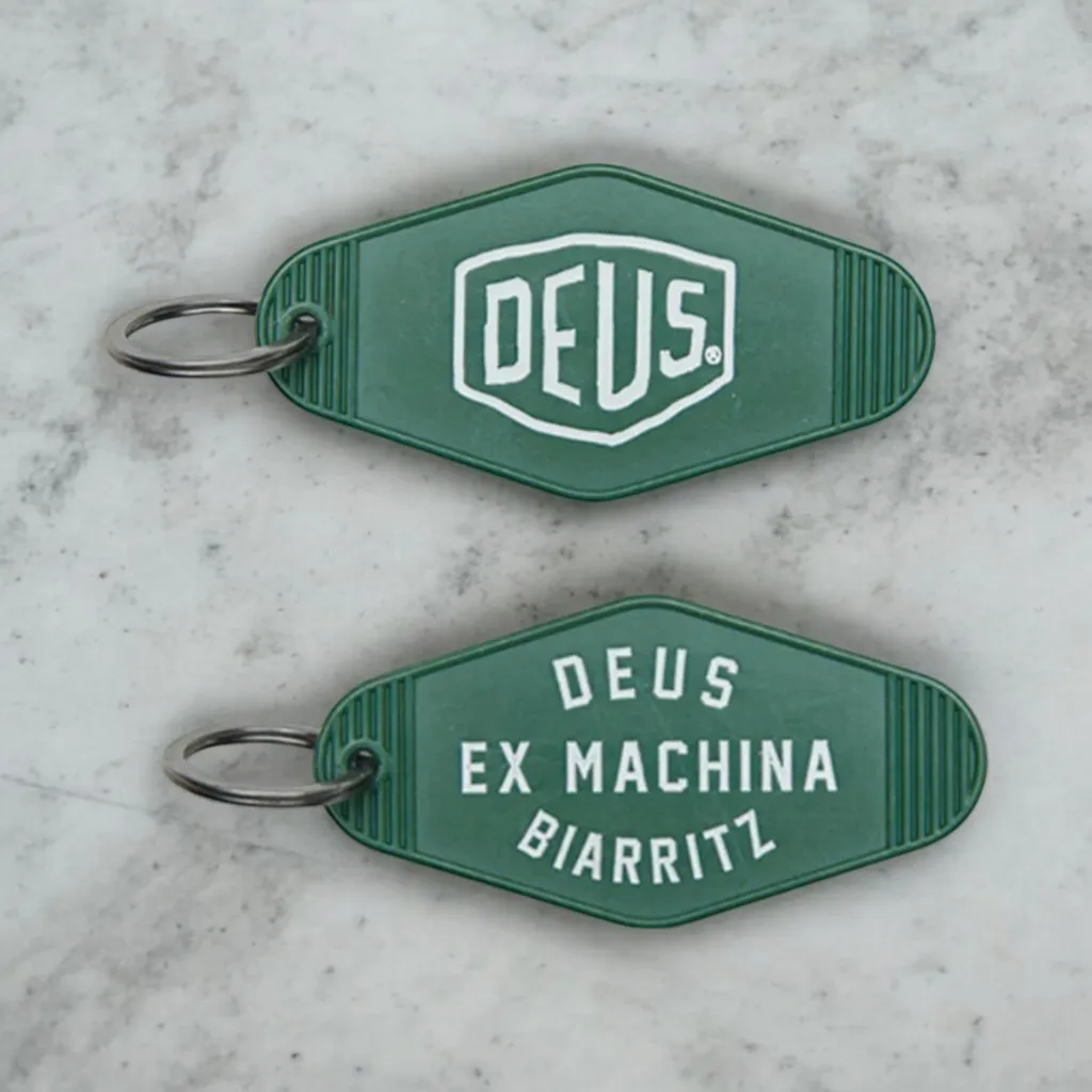 Deus Ex Machina – Llavero Biarritz tag hillside green