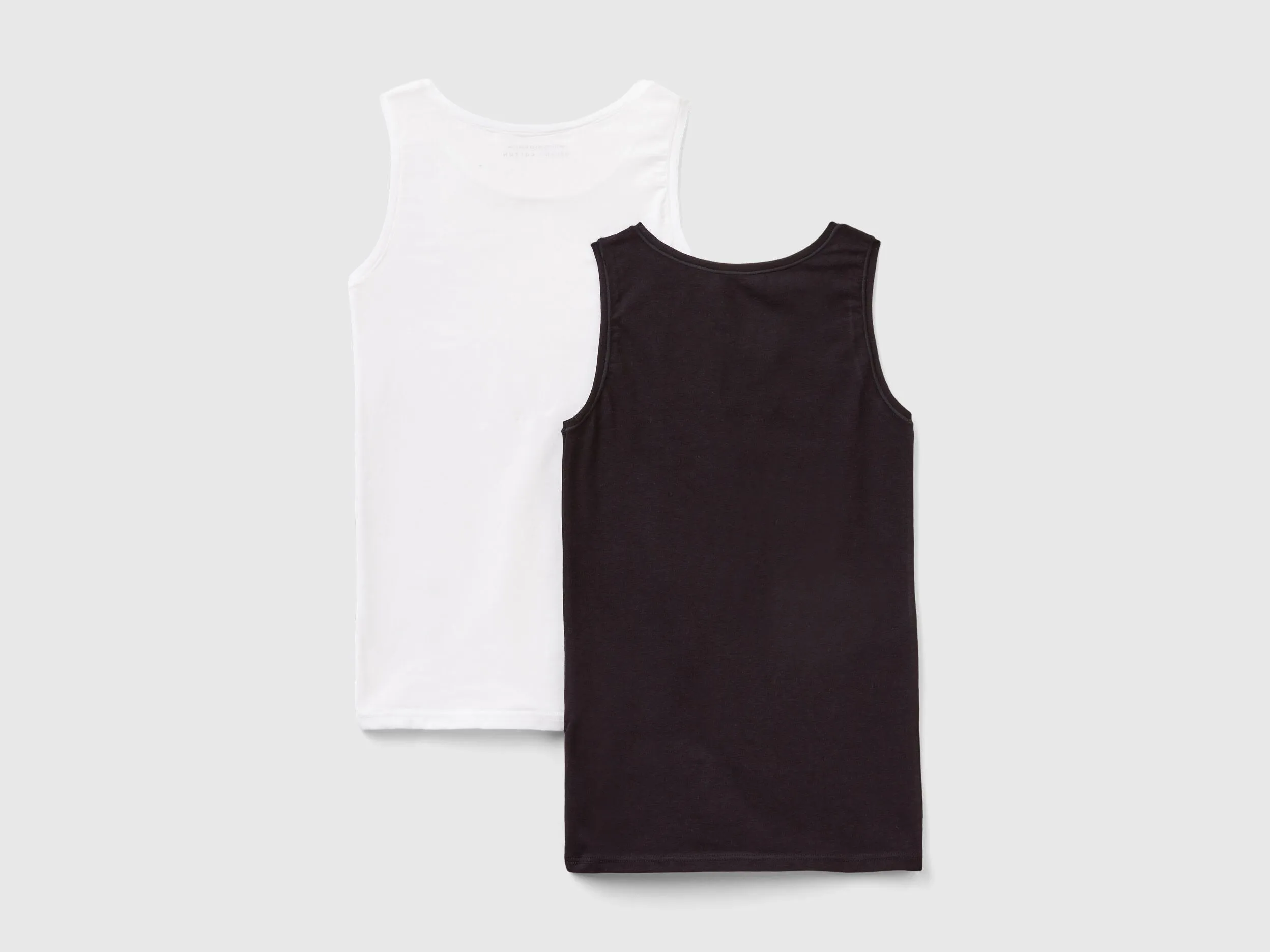Dos camisetas de tirantes de algodón orgánico super stretch