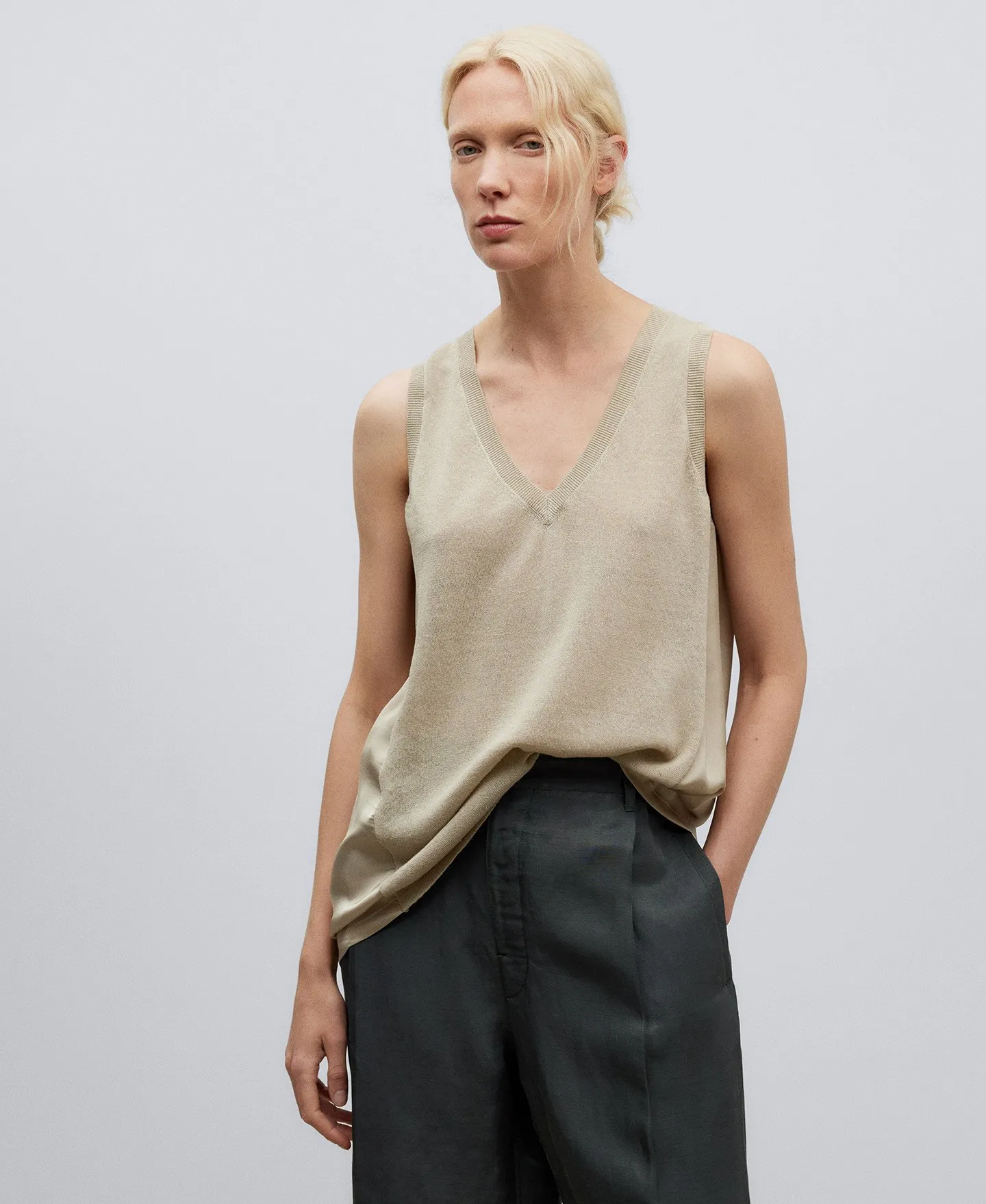 DOUBLE TEXTURED VNECK TOP WOMAN