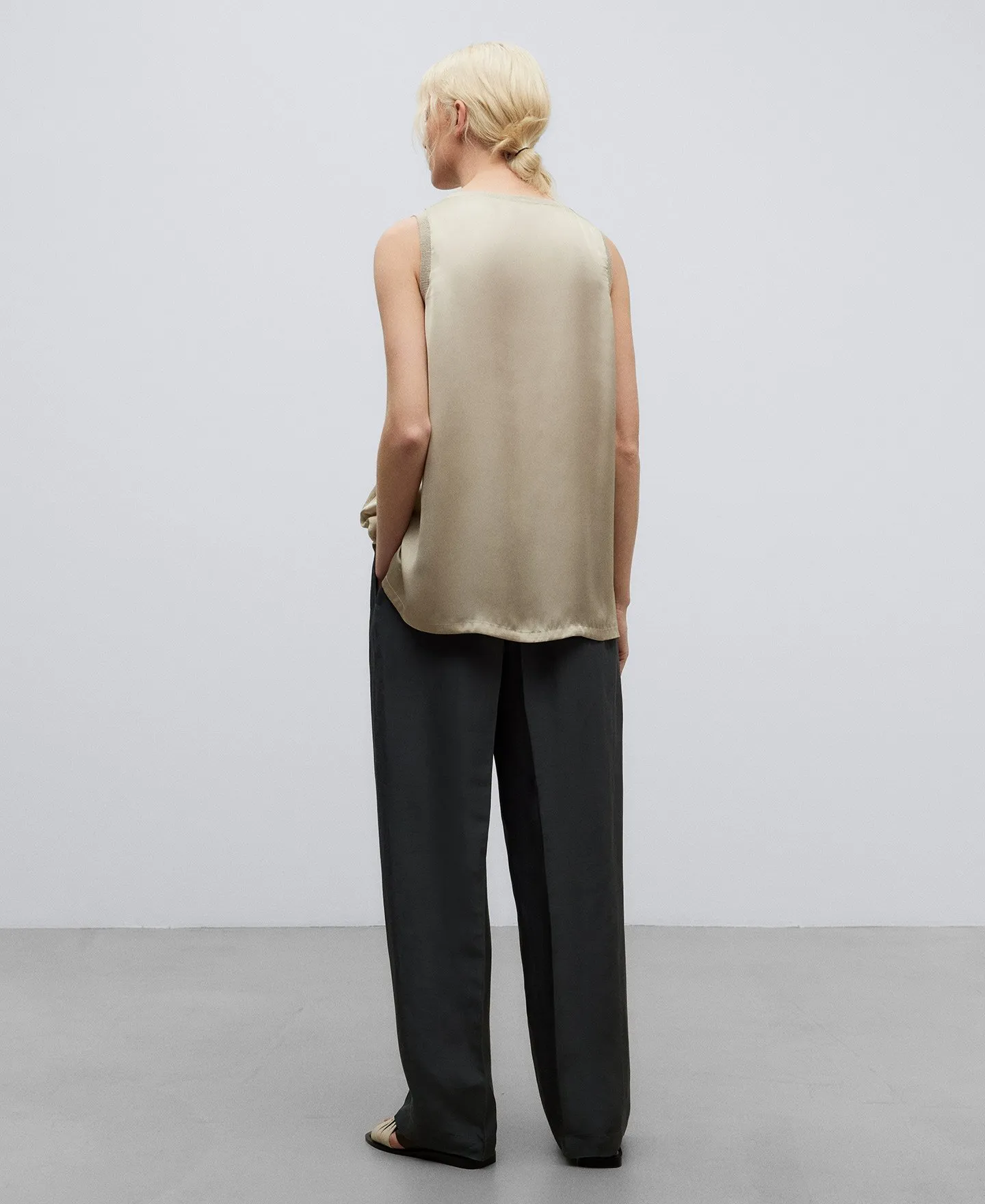 DOUBLE TEXTURED VNECK TOP WOMAN