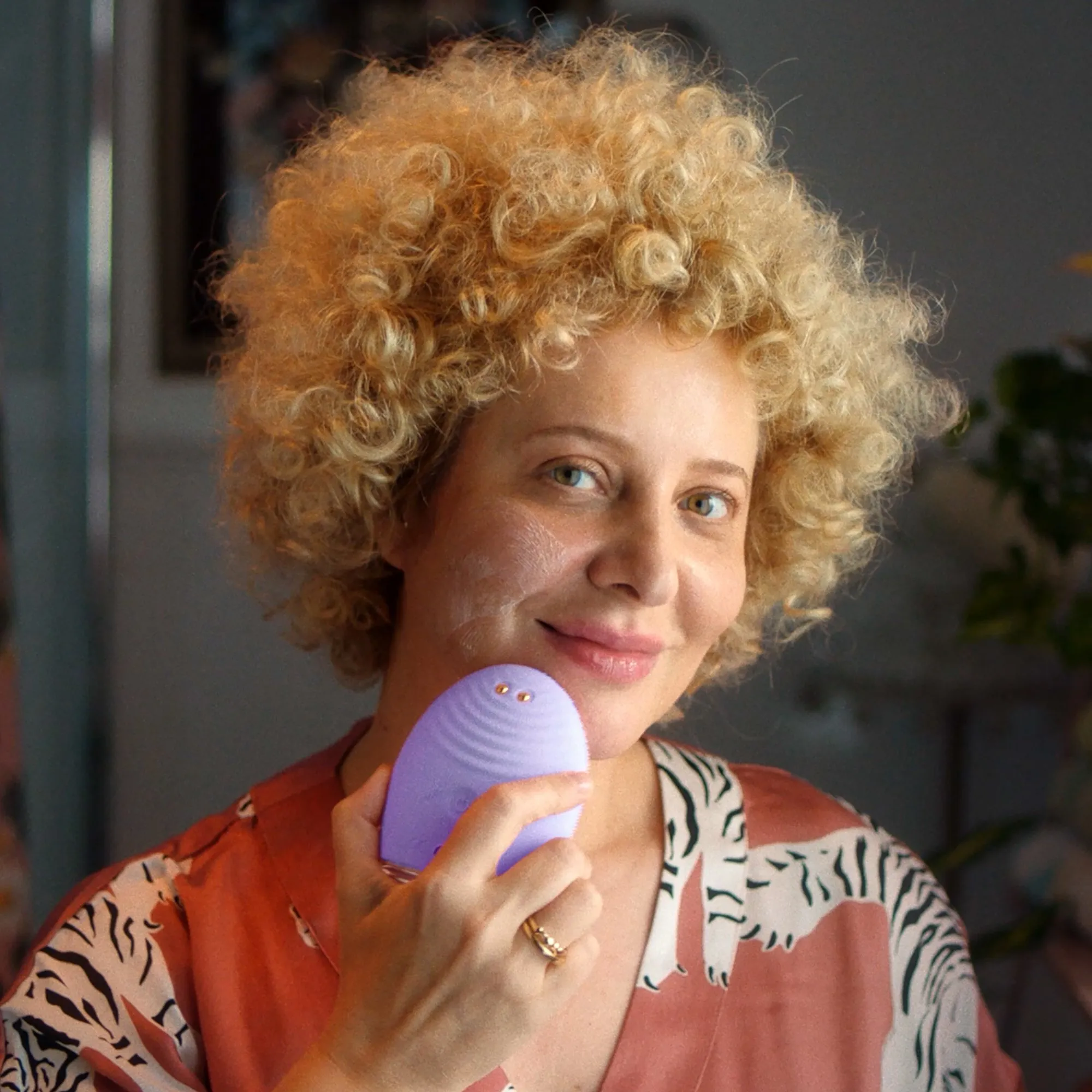 FOREO LUNA(TM) 4 plus Sensitive Skin