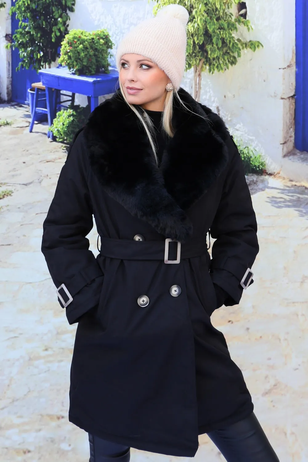 Gabardina forrada de pelo sintético negro
