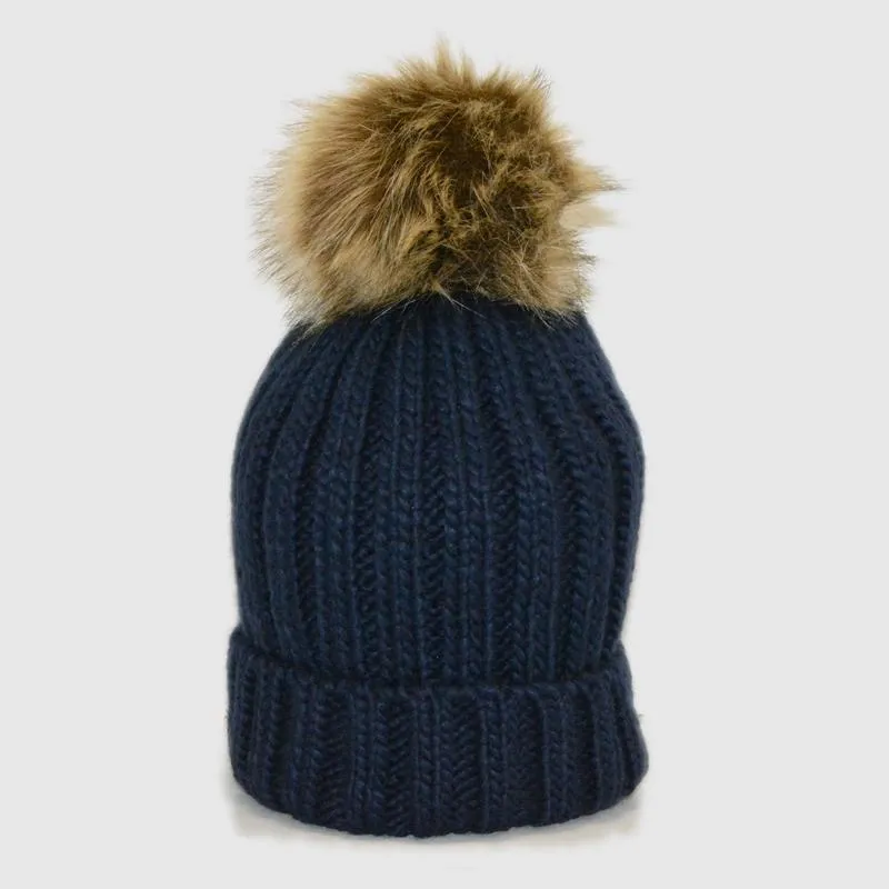 GORRO JUNIOR CON POMPóN DE PELO SINTéTICO COLOR MARINO  INICIAL BORDADA