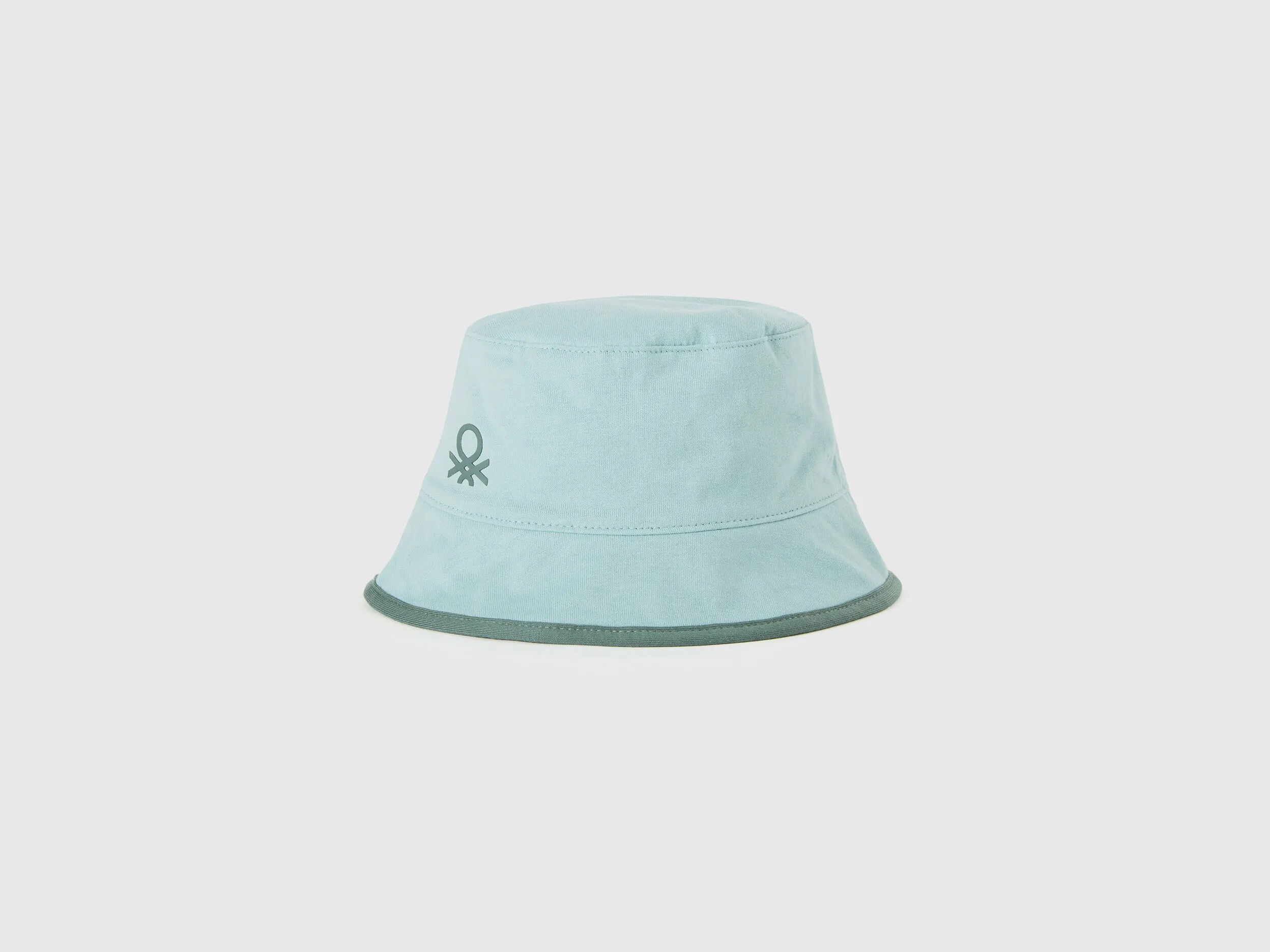 Gorro reversible con estampado de hojas