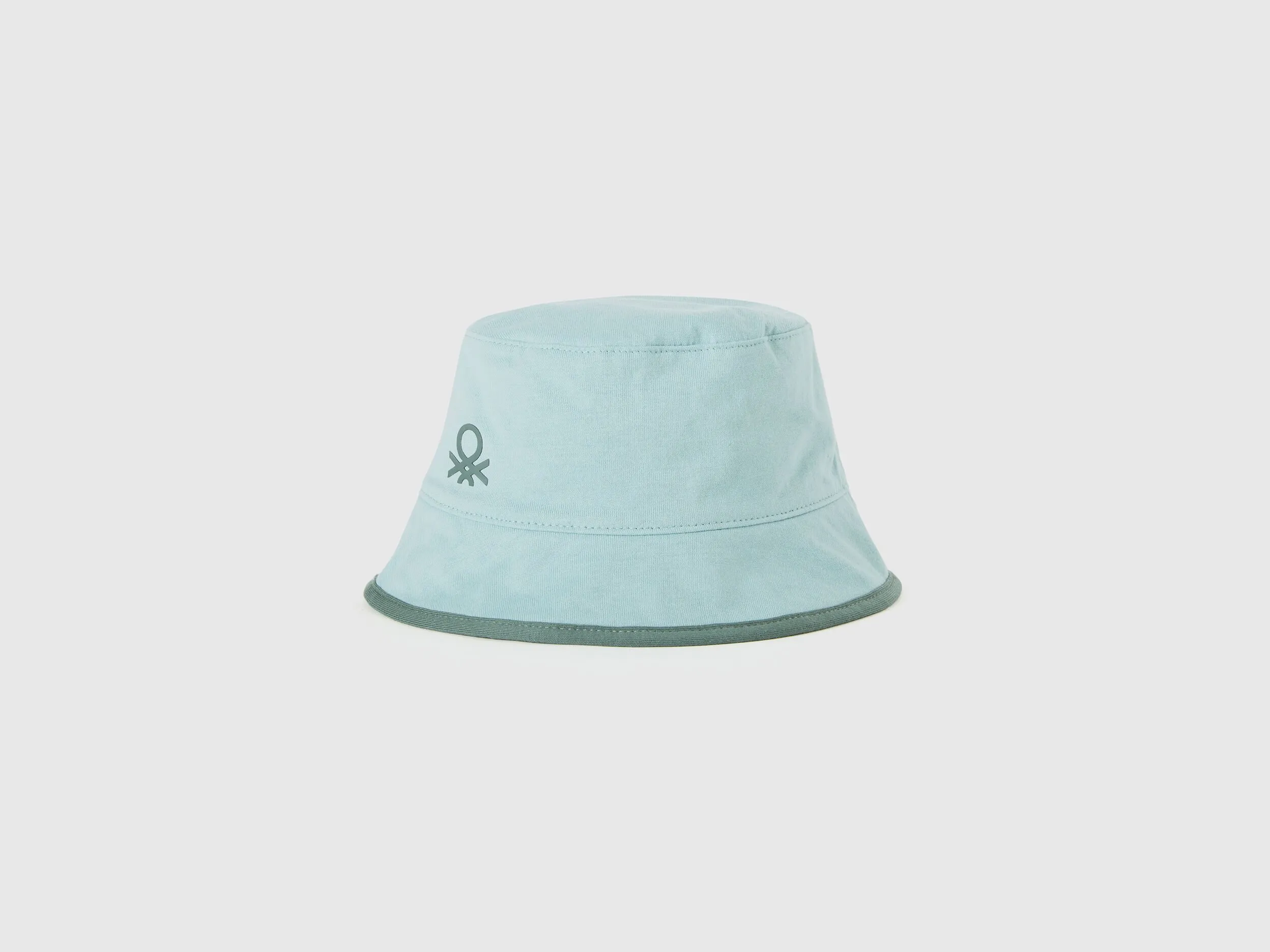 Gorro reversible con estampado de hojas