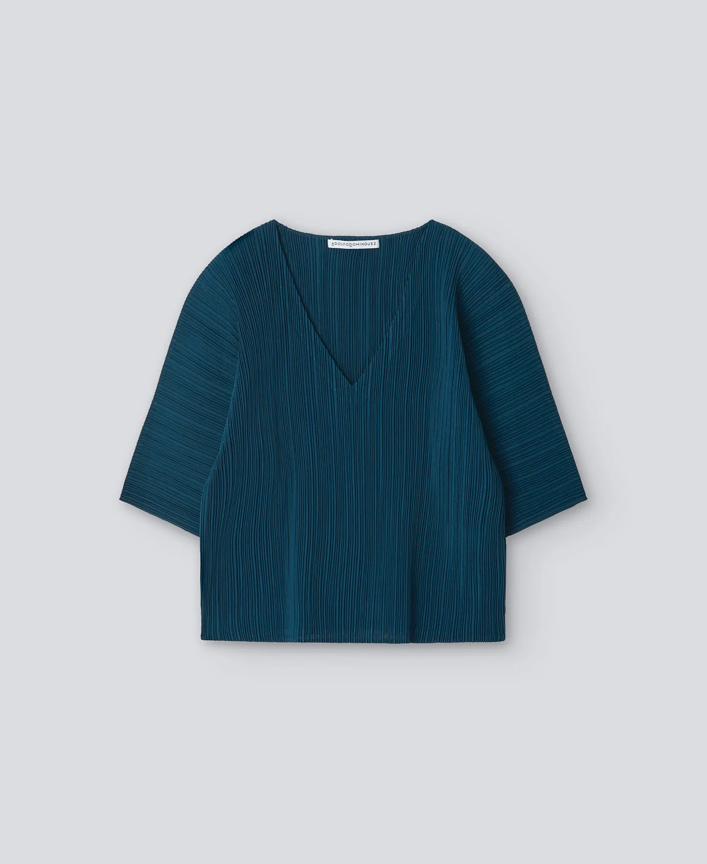 Green crinkle top woman
