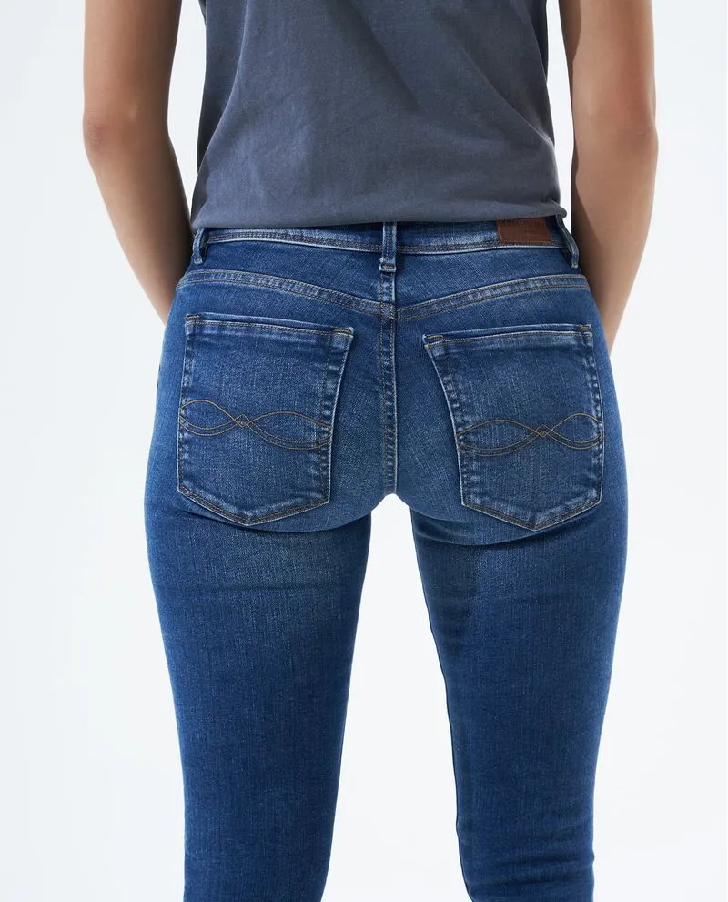 Jean Jegging fit tono medio para mujer