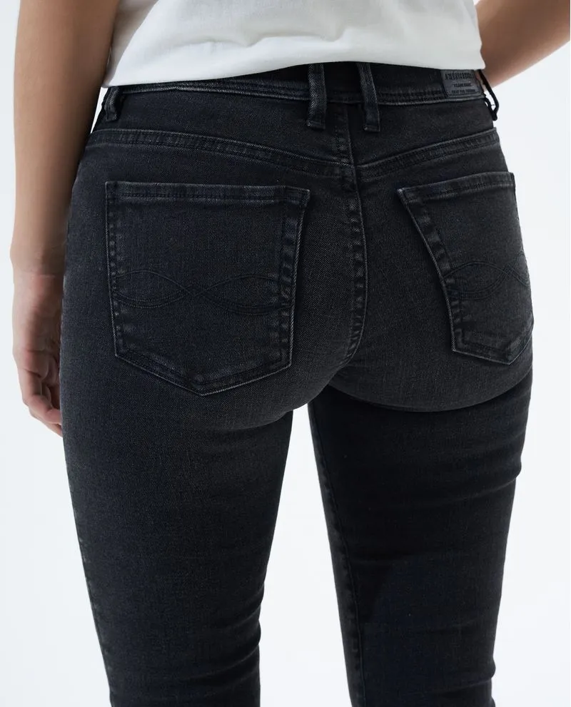 Jean Skinny fit black denim para mujer