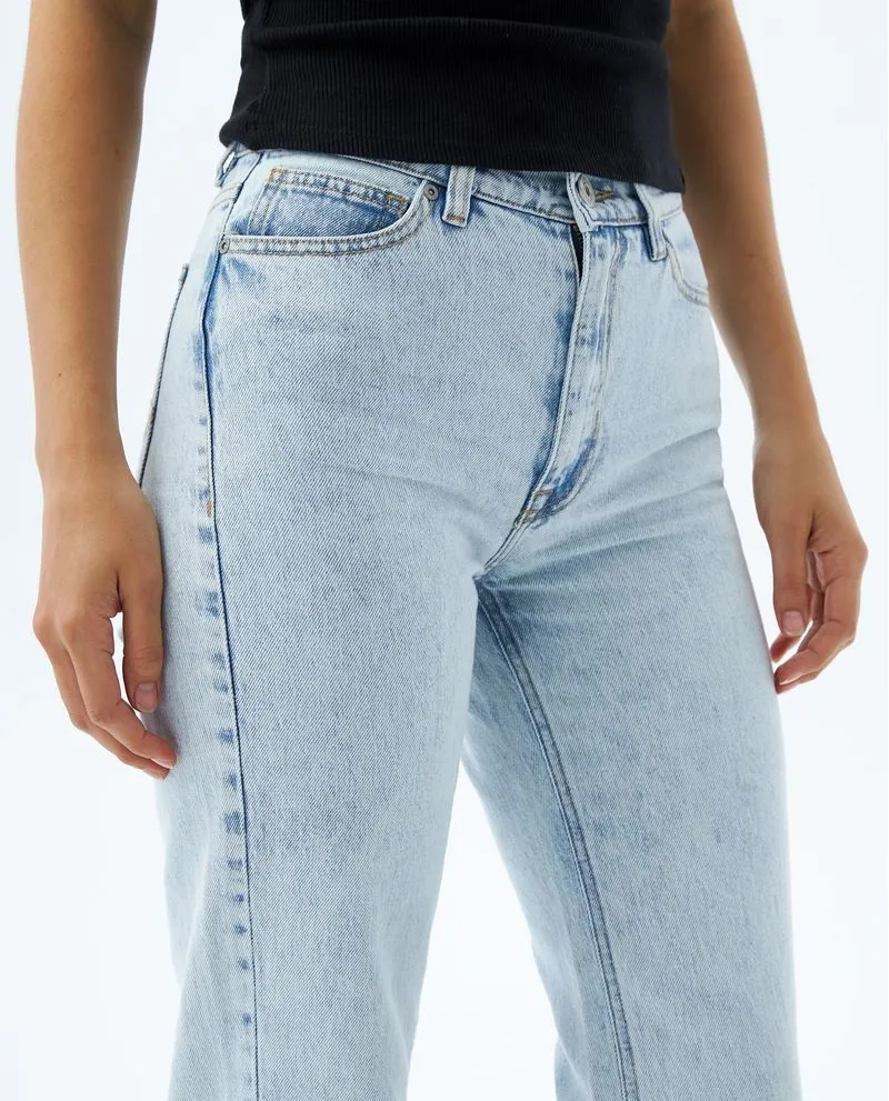 Jean Straight fit tono claro para mujer