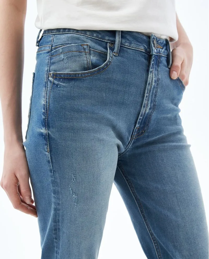 Jean Straight tono medio para mujer