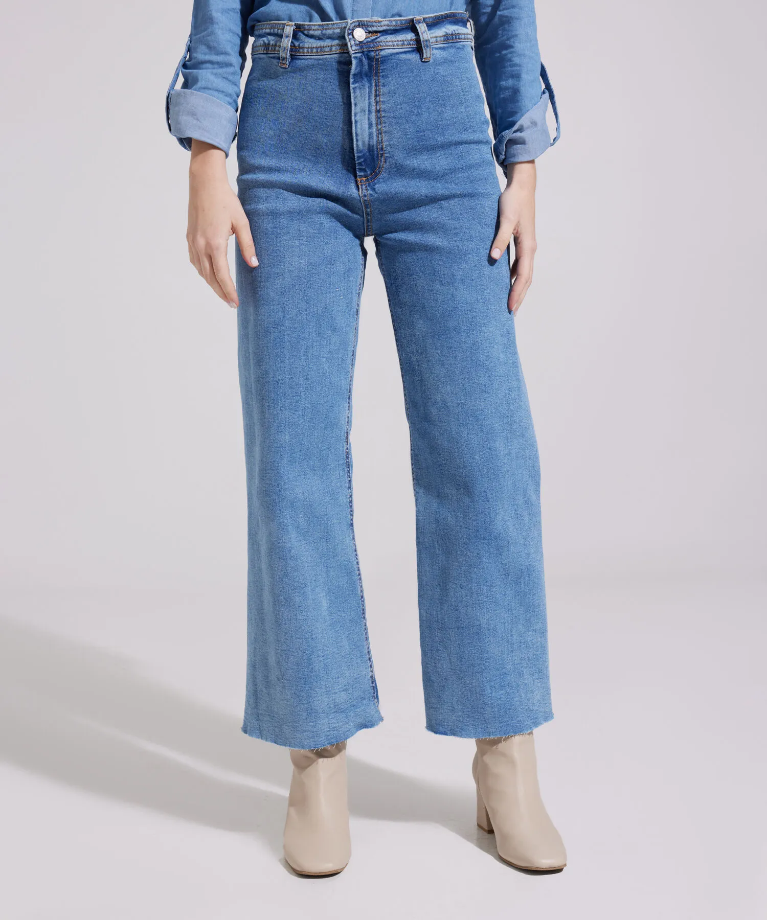 JEAN TIPO CULOTTE TONO CLARO