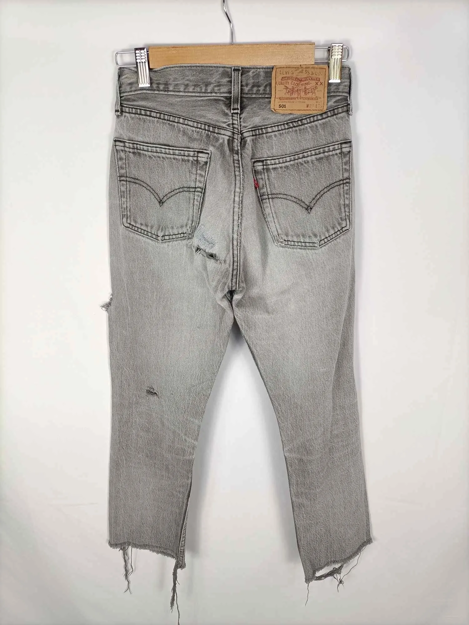 LEVIS. Pantalón gris rotos T.34