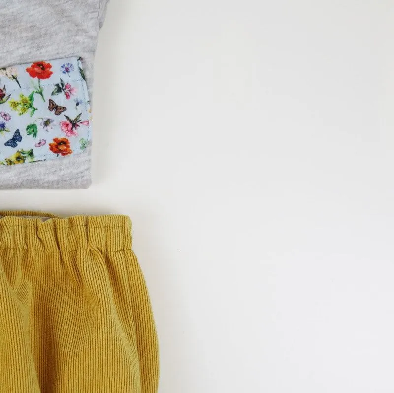 Lookbook camiseta y cubrepañal micropana mostaza