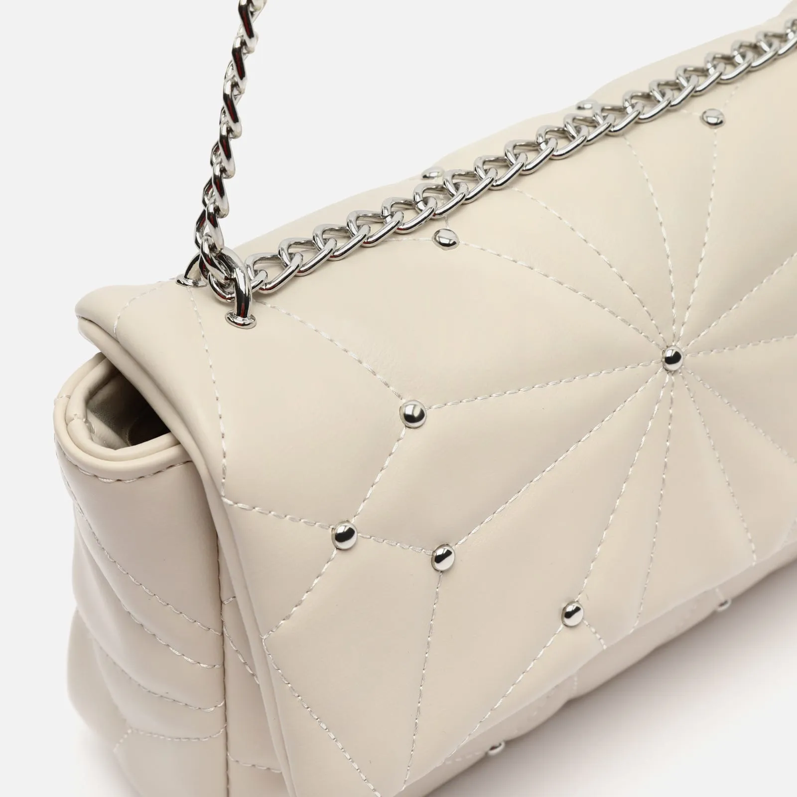 Naida bolso bandolera acolchado con detalles metálicos