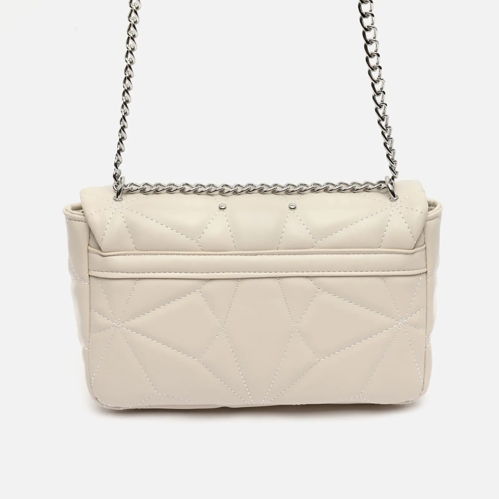 Naida bolso bandolera acolchado con detalles metálicos