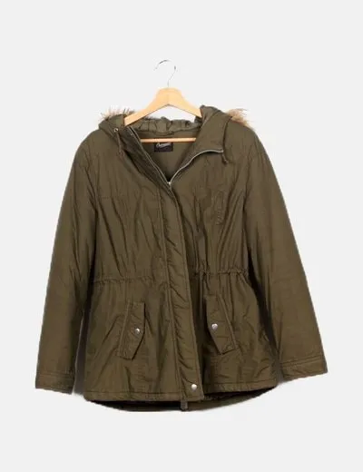 Outwear Parka verde detalle pelo sintético