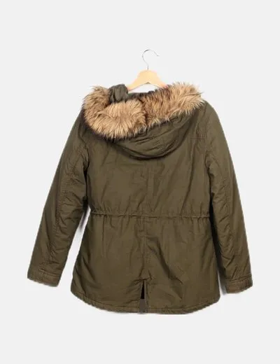 Outwear Parka verde detalle pelo sintético